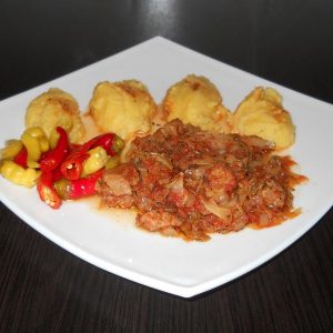 Varza calita cu carne de porc si mamaliguta