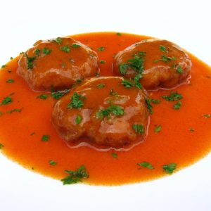 Chiftelute de vita in sos de rosii si usturoi