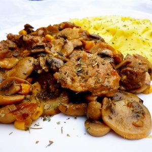 Ciuperci cu carne de porc la tigaie si piure