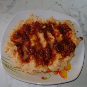 Fasole batuta cu ardei si ceapa calita