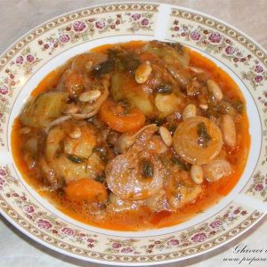 Ghiveci cu legume si sos de rosii