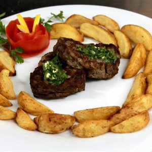 Muschi de vita la gratar cu cartofi prajiti