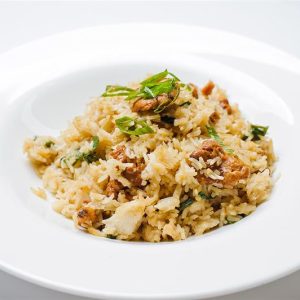 Orez cu ceapa si ciuperci la tigaie