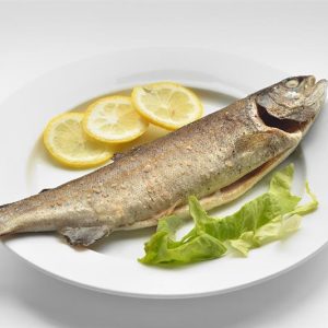 Pastrav la cuptor + garnitura la alegere