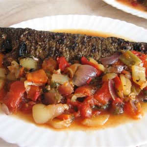 Saramura cu pastrav si legume mixte