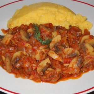 Tocanita de ciuperci cu mamaliguta