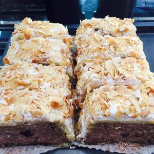 Rulada cu crema de ciocolata si migdale nr 2y